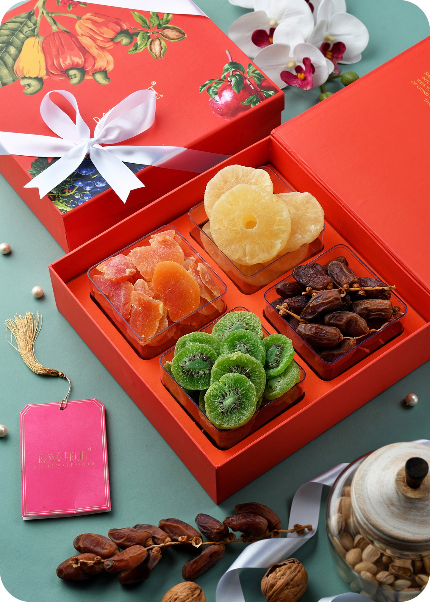 Exotic Tray with Dried Tropical Fruits : Kiwi, Papaya, Mango & Dates